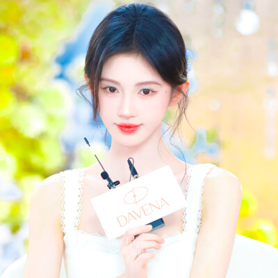 鞠婧祎