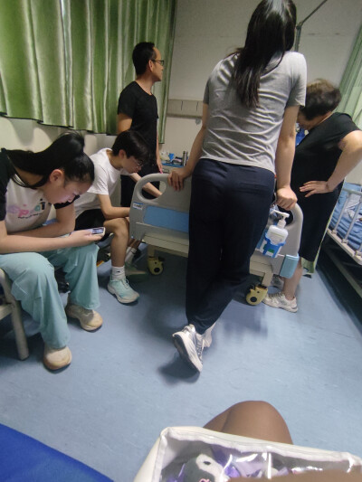 爷爷生病住院了