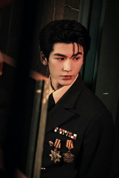 cr.Current丨张凌赫