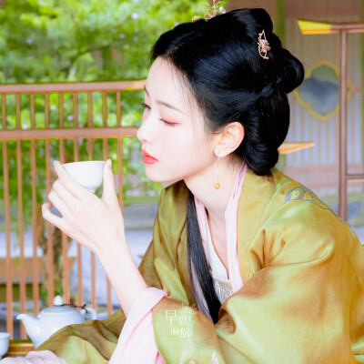 陈都灵