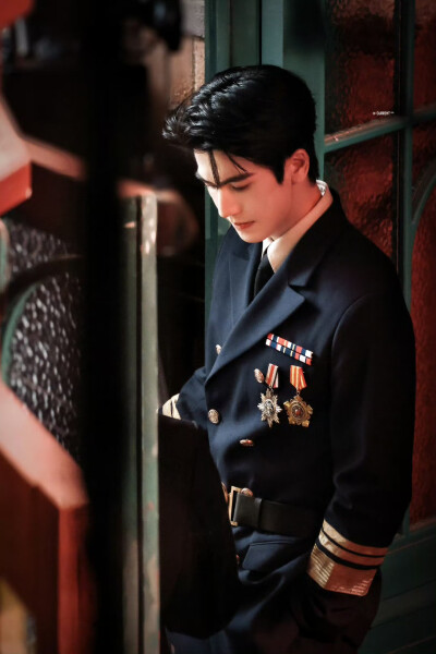 cr.Current丨张凌赫