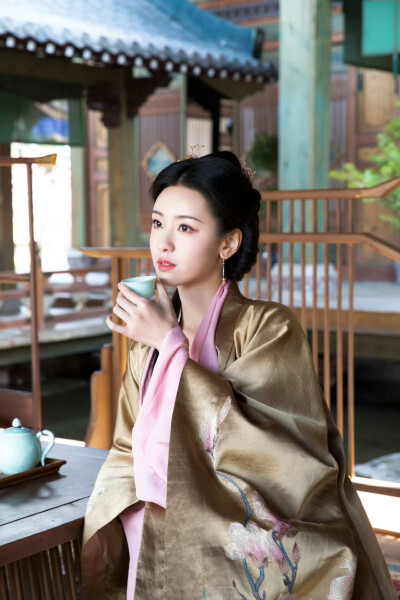 陈都灵