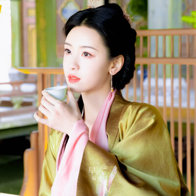 陈都灵