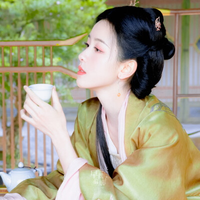 陈都灵