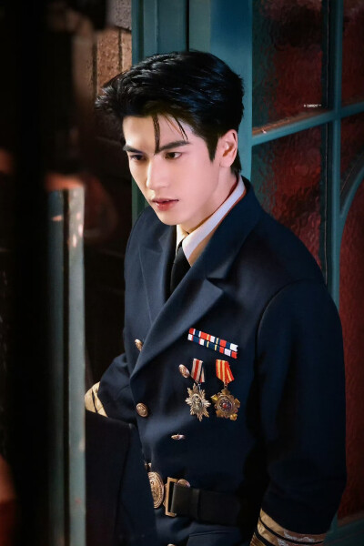 cr.Current丨张凌赫
