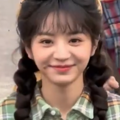 睫毛弯弯眼睛眨啊眨