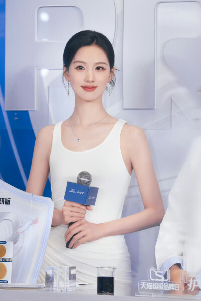 陈都灵