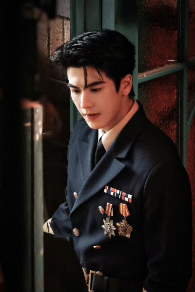 cr.Current丨张凌赫