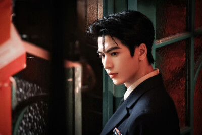 cr.Current丨张凌赫