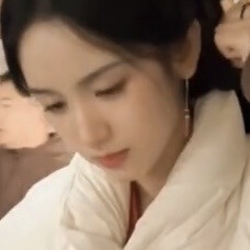 屏幕前的姐姐妹妹大家谁想和我私联