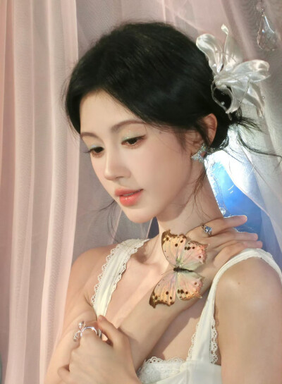 鞠婧祎