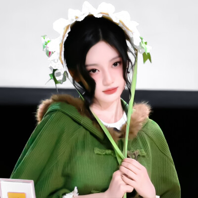 “街角的白山茶偷窥了少女的热爱。”