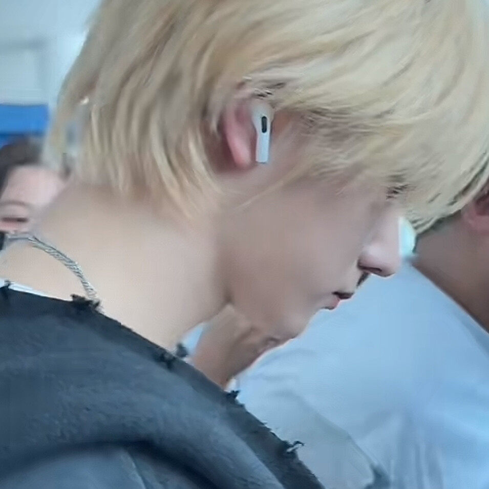 把背给我打直！