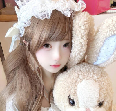 这个世界不会有人懂我的 除了甜甜的草莓小蛋糕^=ω=^