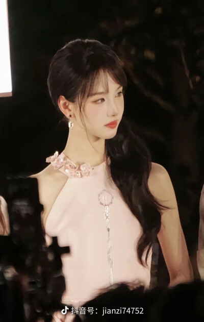 陈都灵