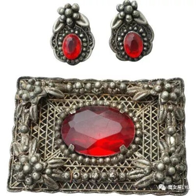 1930s Red Rhinestone Brooch With Earrings Bohemian Demi Parure
