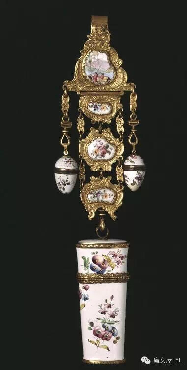 Chatelaine, 1765-1775 Victoria and Albert Museum