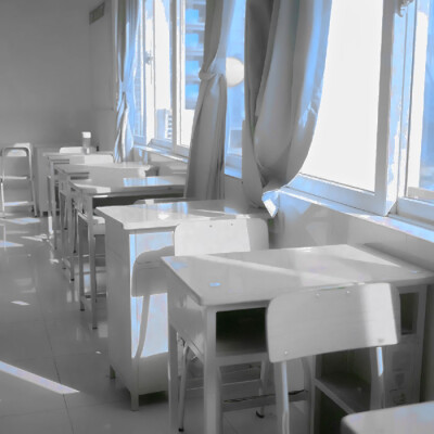 雨伞柄挂着未融化的雪、我们中间隔着叹息的雾