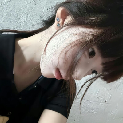 ，