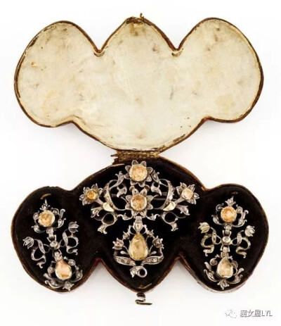 An 18th century Portuguese demi-parure