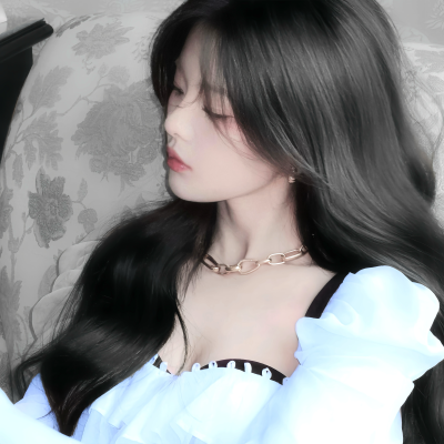 雨伞柄挂着未融化的雪、我们中间隔着叹息的雾