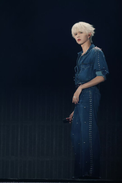 小何