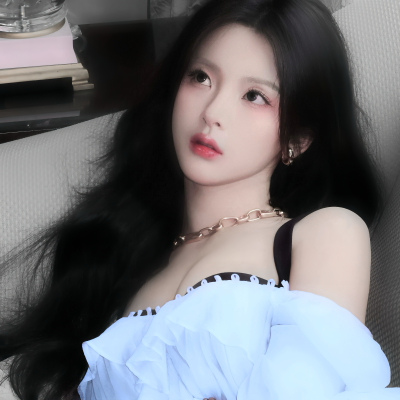 雨伞柄挂着未融化的雪、我们中间隔着叹息的雾