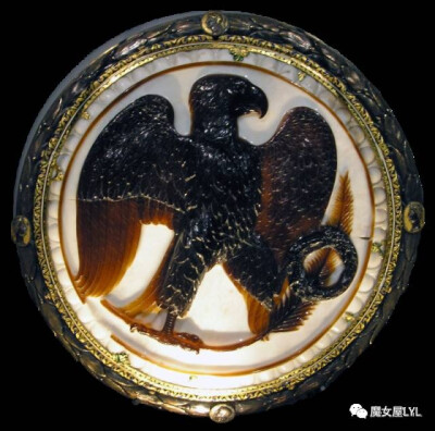 Eagle Cameo, Roman 27 B.C. Two-layered onyx
老鹰卡米奥 罗马 公元前27年 两层缟玛瑙

