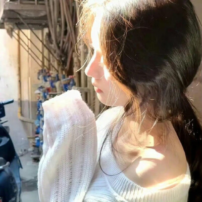 ❤️巴卡茶旅❤️＃生命力女生头像 ​​​＃Wechat氛围感女头＃夏日头像＃自由感＃自然系＃蝴蝶女孩头像＃艺术感头像＃胶片感头像＃复古＃棕色系