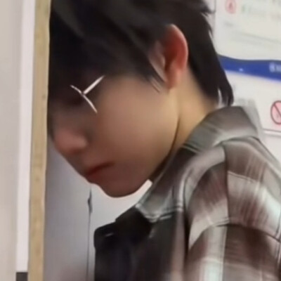 眼镜男