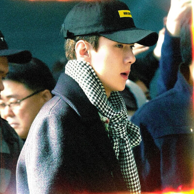 ： 天上的雲，隔岸的燈，世間最美好而長久，永遠不會變質的愛情
