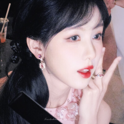 陈都灵.