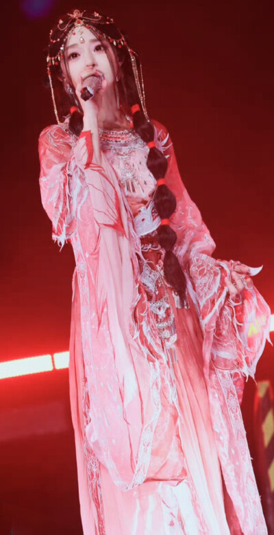 黄霄云