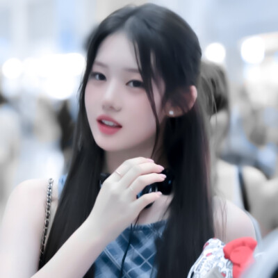 耳機裏循环播放著:The Star River drowns my God*