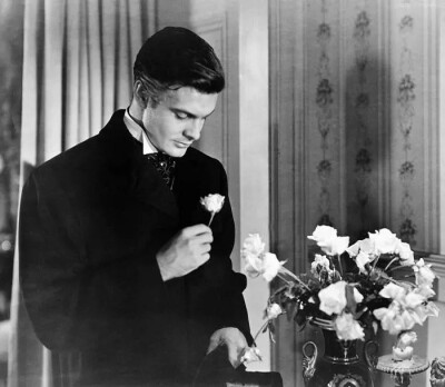 路易斯·乔丹
Louis Jourdan 法国演员