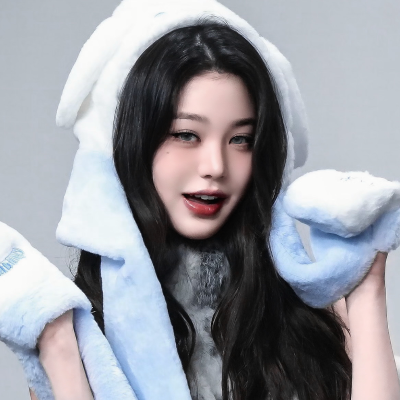 难怪 我读你的时候 先是大雪 是暮日 是绵延的冷 再是残湖里 生生不息的水韵。