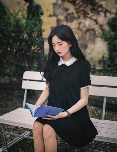  祖孙俩坐着，林知酒知道，每年的这个时候，爷爷的心情都不会很好。
因为四月的第二天，是她爸妈的忌日。
到今年为止，整整二十年了。
林知酒脑海中关于父母的印象早一片模糊。
毕竟那场车祸发…