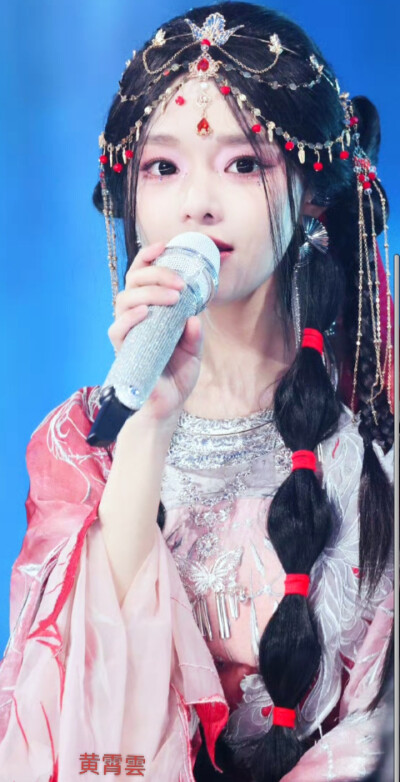 黄霄云
