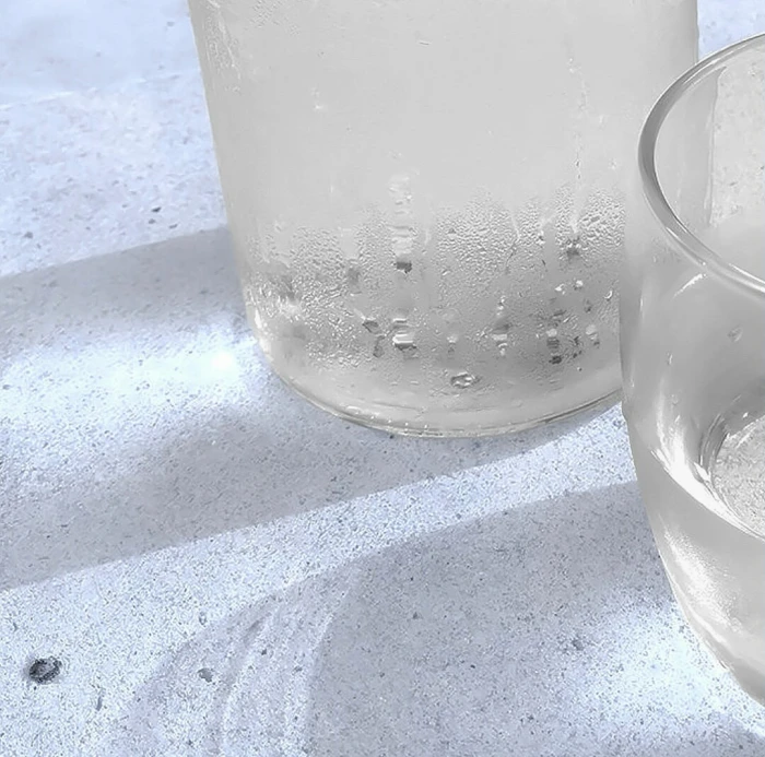 耳機裏循环播放著:The Star River drowns my God*