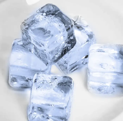 耳機裏循环播放著:The Star River drowns my God*