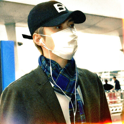 ： 天上的雲，隔岸的燈，世間最美好而長久，永遠不會變質的愛情
