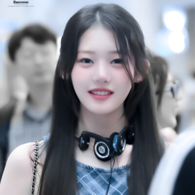 耳機裏循环播放著:The Star River drowns my God*