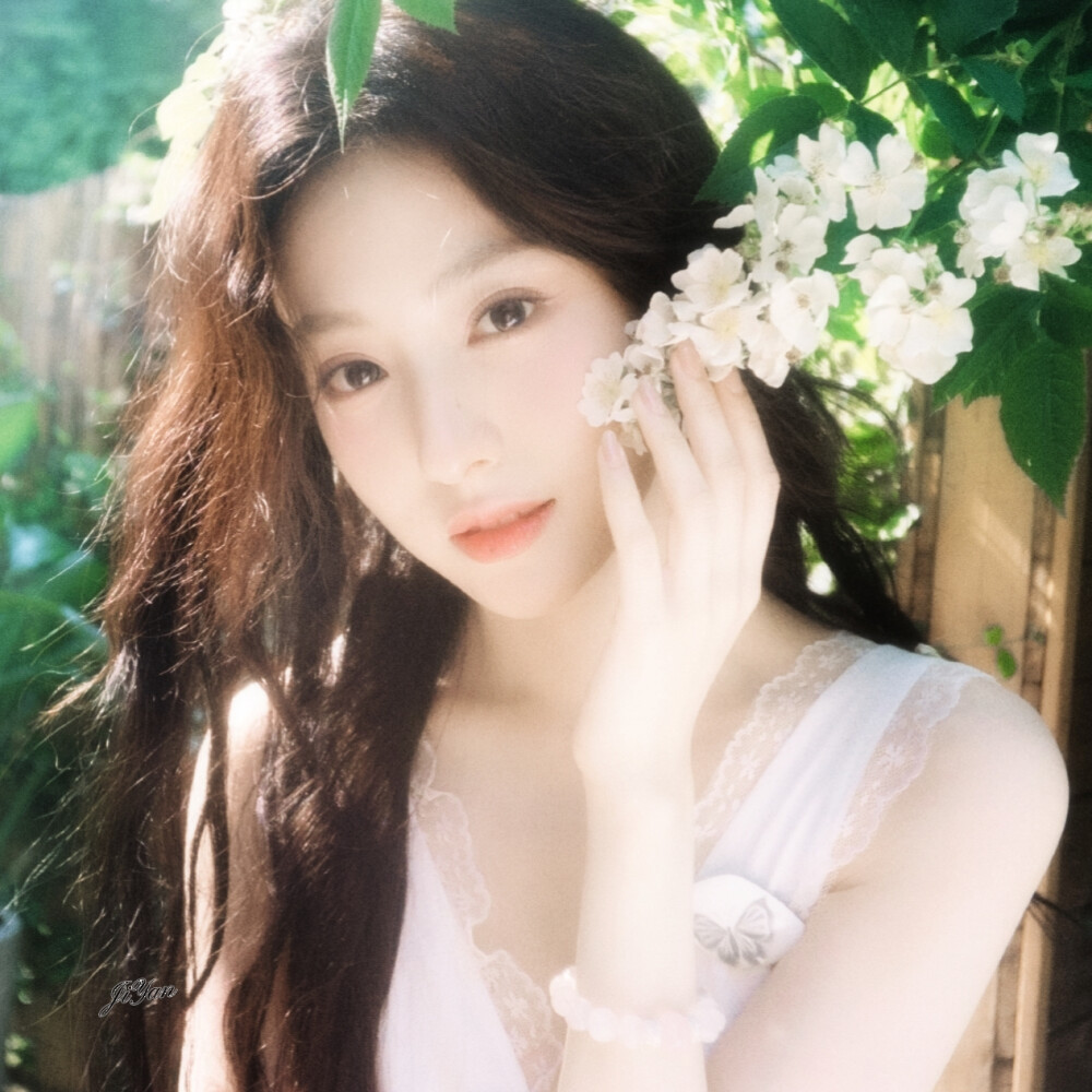 "搖晃的雪白花樹*Le vent froid de thurther n'arrive jamais｀
