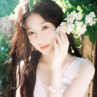 "搖晃的雪白花樹*Le vent froid de thurther n'arrive jamais｀