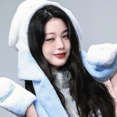 难怪 我读你的时候 先是大雪 是暮日 是绵延的冷 再是残湖里 生生不息的水韵。