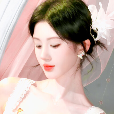 鞠婧祎