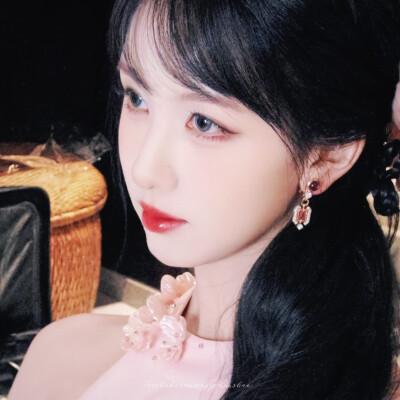 陈都灵.