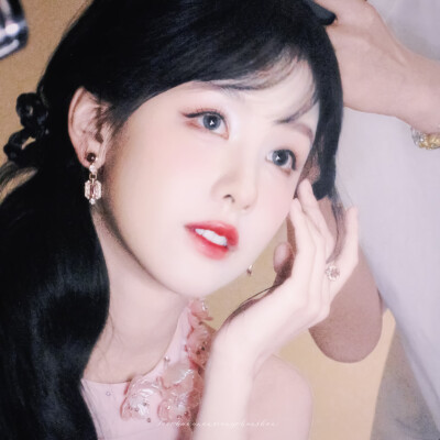 陈都灵.