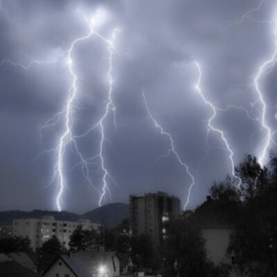 大家好，我是欢天喜地百灵鸟@晒到的阳光不分你一半
