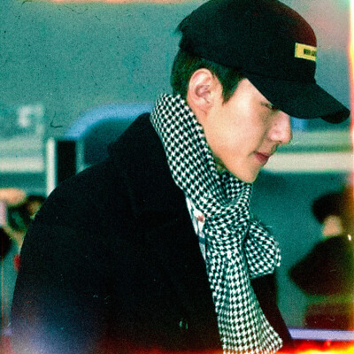 ： 天上的雲，隔岸的燈，世間最美好而長久，永遠不會變質的愛情
